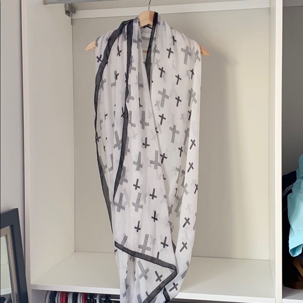 Crosses scarf